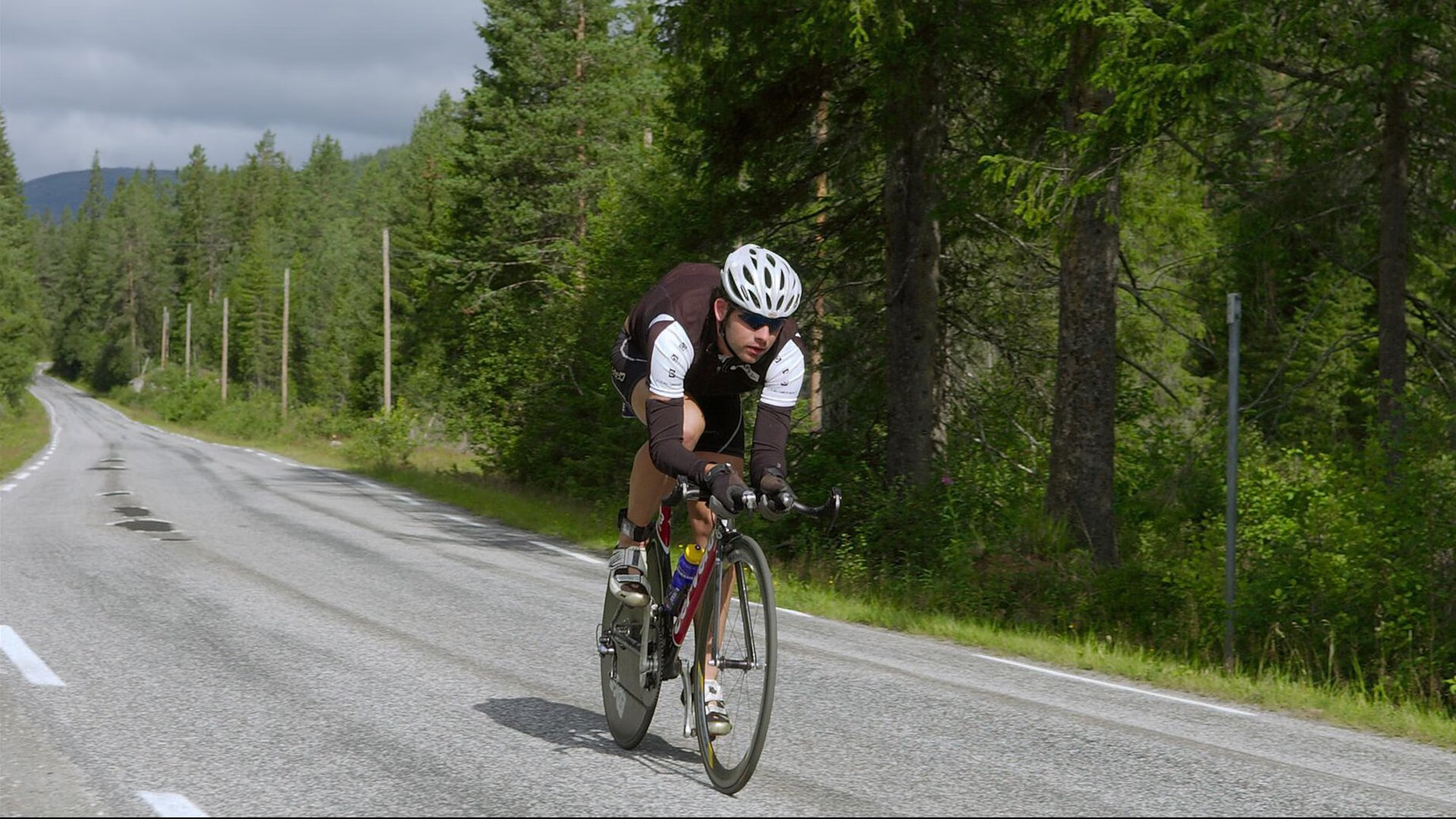“高新体育中心:举重选手肩负全球期望,挑战世界纪录”
