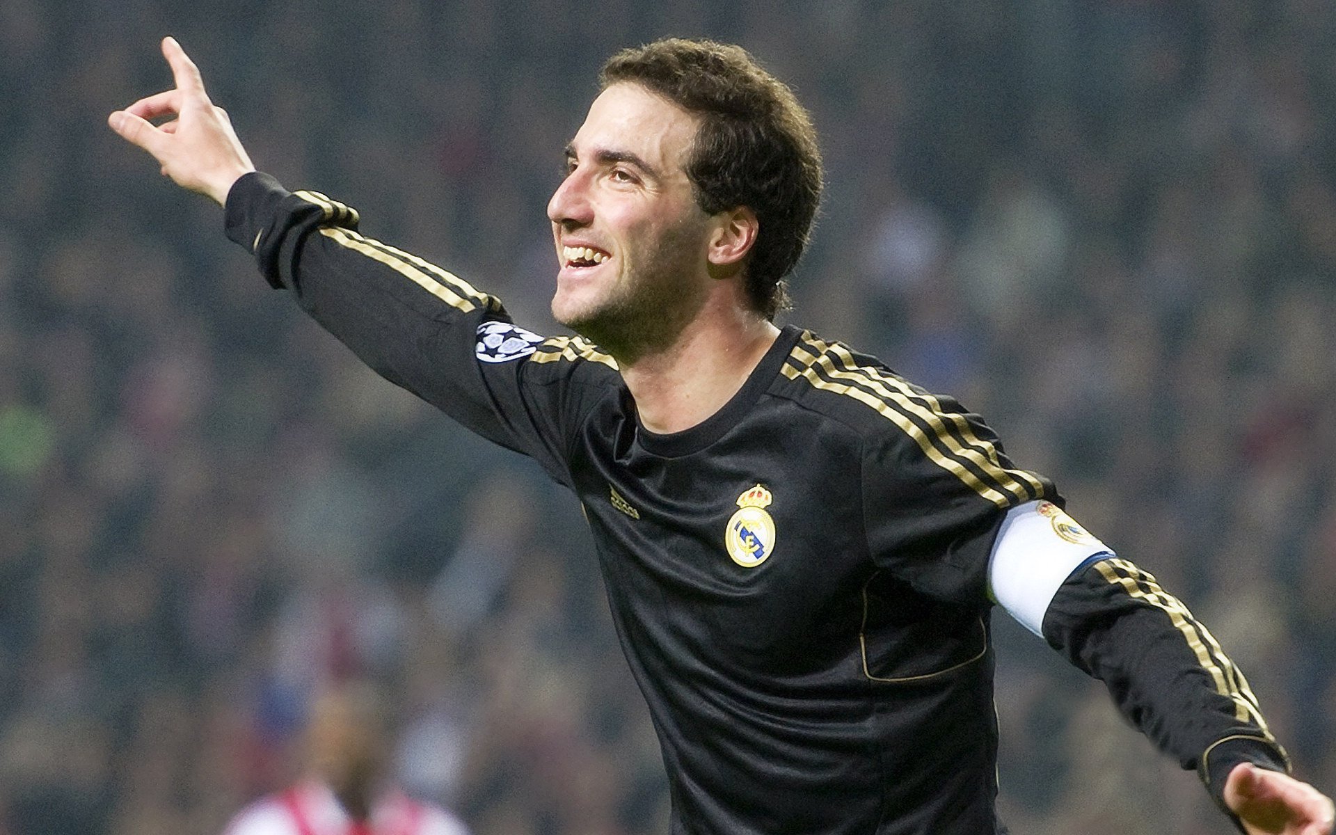 中超俱乐部引援加强阵容实力，中超新援