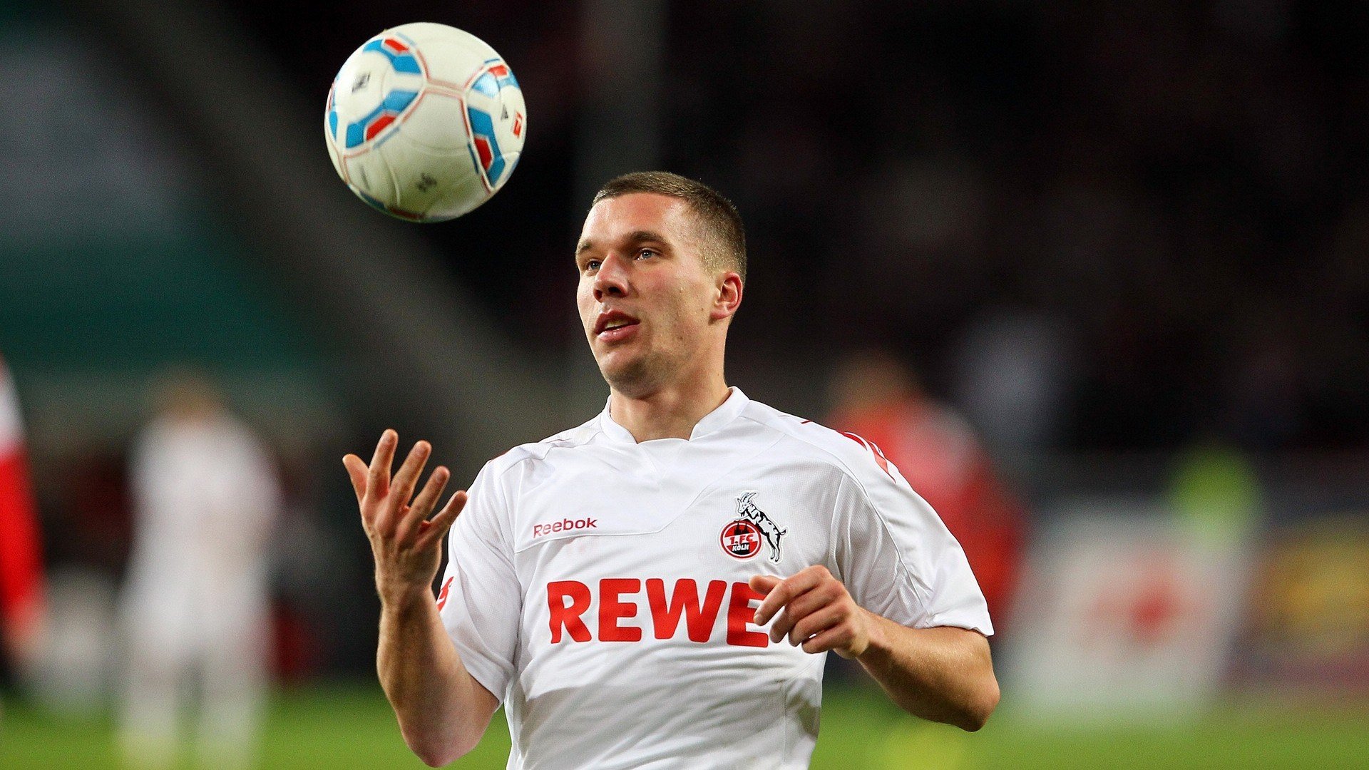 九游网页版官网-欧洲杯战术变革：套路多变，每场都精彩！，欧洲杯战记